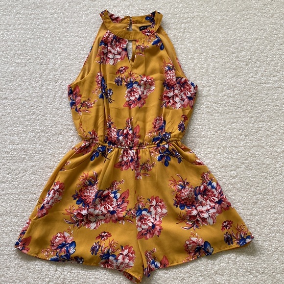 As U Wish Classy Yellow Floral Higher Neck Sleeveless Mini Romper Keyhole detail - Picture 2 of 9